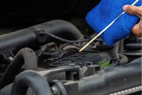 Cách dễ dàng đọc que thăm dầu xe ô tô