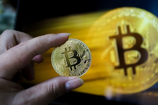 Bitcoin lập đỉnh mới trên 106.000 USD khi 1 công ty đầu tư Bitcoin được đưa vào Nasdaq 100