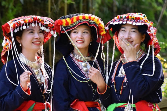 Trang phục truyền thống: Giá trị văn hoá cần được bảo tồn