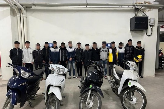 Hà Nội: Rú ga, nẹt pô, hàng chục thanh thiếu niên bị tạm giữ