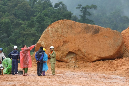 Xem xét công bố tình huống khẩn cấp do thiên tai đèo Khánh Lê