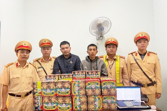 Đắk Lắk: Phát hiện xe ô tô vận chuyển gần 70kg pháo lậu