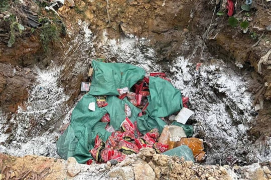 Quảng Ninh: Tiêu huỷ hơn 650kg xúc xích không rõ nguồn gốc