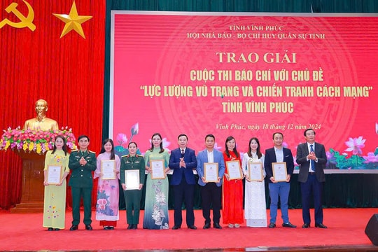 Vĩnh Phúc trao giải cuộc thi viết về lực lượng vũ trang và chiến tranh cách mạng