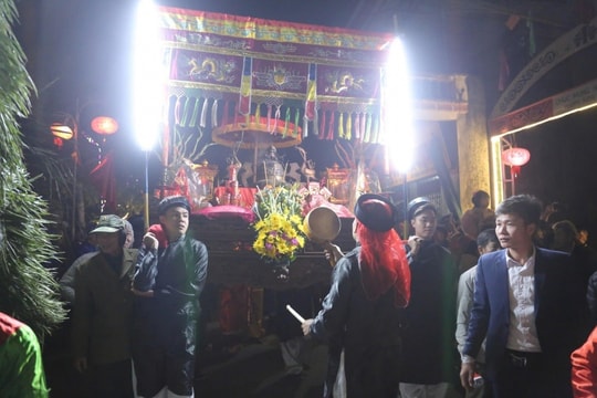 Đặc sắc mỹ tục 'xông đền, xông điện, xông nhà thờ họ' ở Nam Định