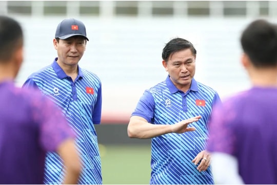 Ông Trần Anh Tú khích lệ đội tuyển Việt Nam sau trận hoà kịch tính Philippines