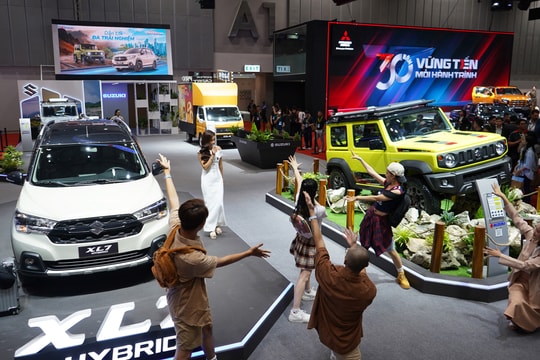 Suzuki XL7 bất ngờ bứt tốc, vượt lên dẫn đầu nhóm xe hybrid