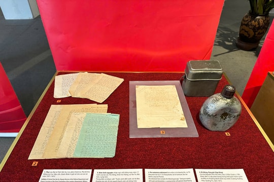 Trưng bày những kỷ vật trao gửi 'Ký ức và Niềm tin' thời chiến tranh