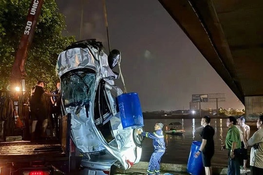 Làm rõ thông tin về vụ ô tô rơi xuống sông Đồng Nai khiến nữ lái xe tử vong
