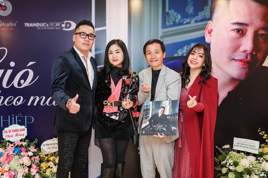 Ca sĩ Tuấn Hiệp ra mắt album đĩa than 'Như gió heo may'