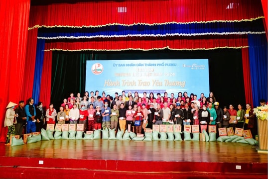 Thí sinh Hoa hậu Thương hiệu Việt Nam 2024 đấu giá vật phẩm thiện nguyện, lan tỏa yêu thương đến những hoàn cảnh khó khăn