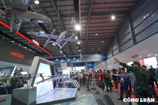 Hàng nghìn người 'chen chân' xem triển lãm quốc phòng quốc tế Việt Nam 2024