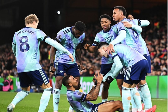 Arsenal đại thắng Crystal Palace, áp sát Liverpool và Chelsea