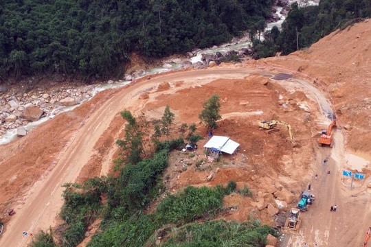 Phương tiện được lưu thông trở lại qua đèo Khánh Lê từ sáng 22/12