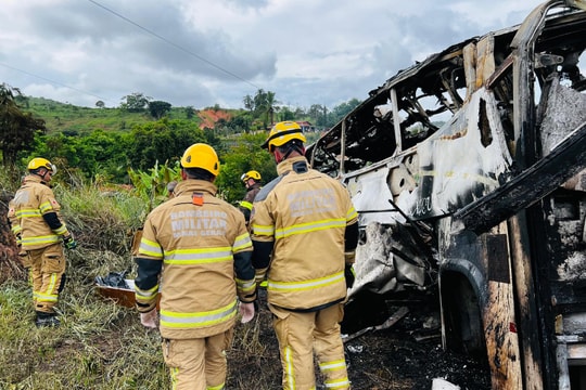 Tai nạn nghiêm trọng giữa xe buýt và xe tải ở Brazil, ít nhất 38 người thiệt mạng