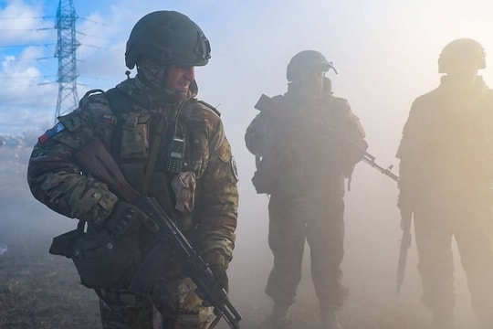 Ukraine tấn công trường bắn lớn nhất của Nga và nhiều cơ sở quân sự khác