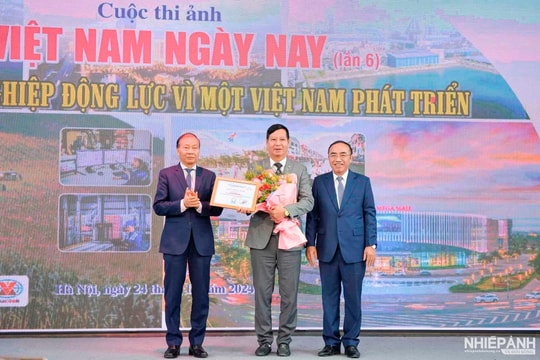 Tạp chí Diễn đàn Doanh nghiệp trao giải cuộc thi ảnh “Việt Nam ngày nay” lần thứ sáu