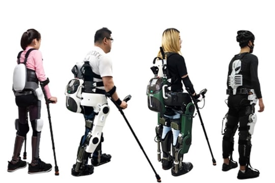 Hàn Quốc phát triển khung xương robot 'Iron Man' giúp người bị liệt đi lại