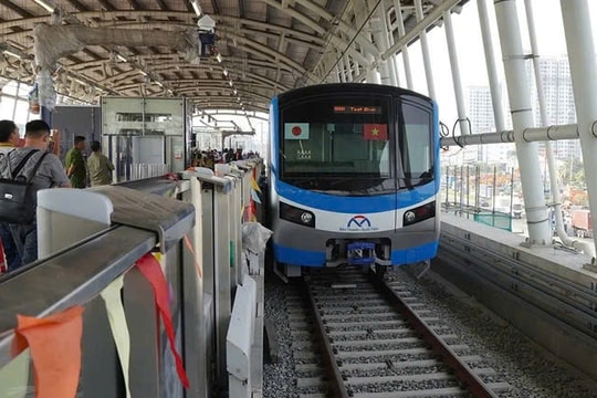 Gần 39 nghìn khách đi metro ngày đầu tuần