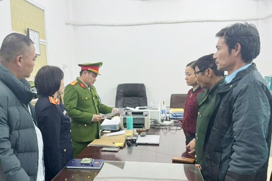 Bắt tạm giam nguyên Trưởng phòng Nông nghiệp và Phát triển nông thôn ở Hòa Bình