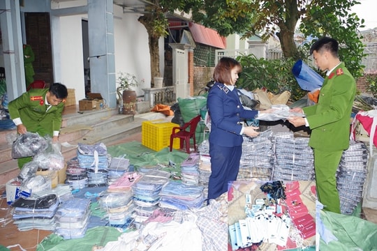 Khởi tố đối tượng nhận may hơn 1.500 áo sơ mi giả các thương hiệu nổi tiếng