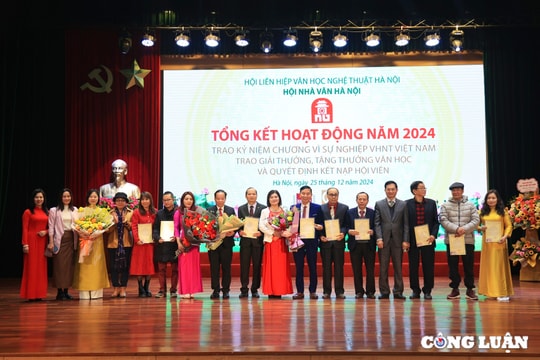 Tôn vinh những cá nhân xuất sắc của Hội nhà văn Hà Nội trong năm 2024