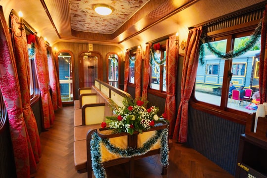 Hình ảnh ấn tượng trên đoàn tàu Hoàng Hậu chạy tuyến Đà Lạt - Trại Mát