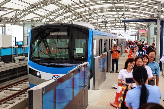Tàu metro số 1 đón hơn 90.000 lượt khách ngày Giáng sinh