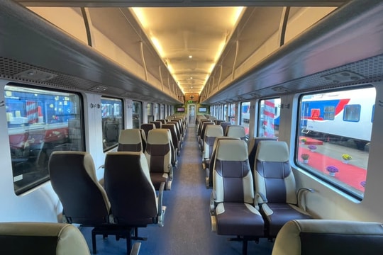 Ngành đường sắt có thêm 11 toa xe hành khách chất lượng cao