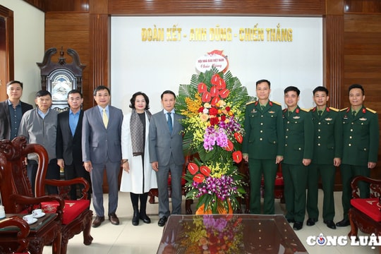 Thắt chặt thêm tình cảm gắn bó giữa Hội Nhà báo Việt Nam và Sư Đoàn 312