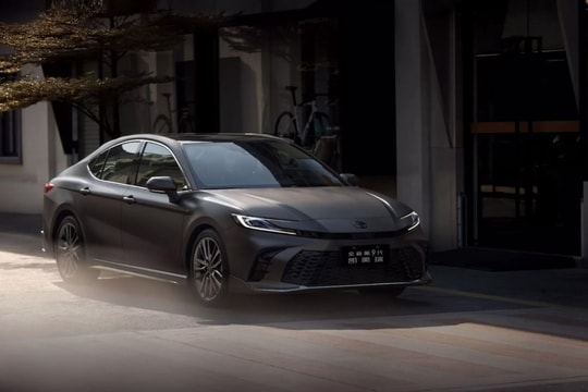Toyota Camry có phiên bản đặc biệt, thể thao và sang trọng hơn, giá quy đổi từ 707 triệu đồng
