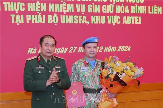 Trao Quyết định của Chủ tịch nước cho sĩ quan đi làm nhiệm vụ gìn giữ hòa bình tại phái bộ UNISFA