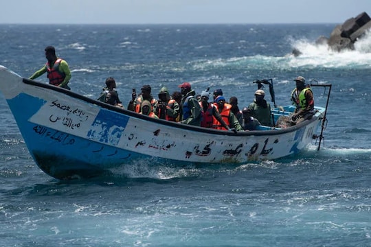 Những chiếc thuyền ma chở đầy thi thể trôi dạt trên Đại Tây Dương