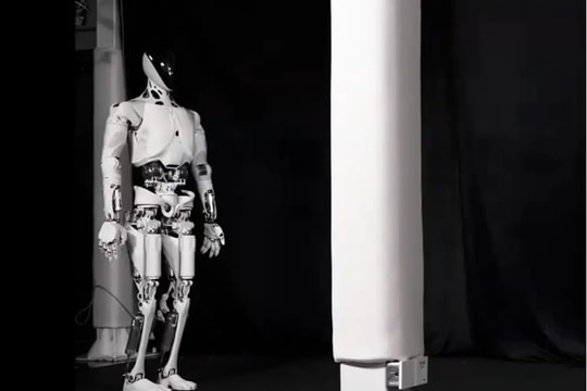 Tesla đối mặt với làn sóng các đối thủ ô tô Trung Quốc trong cuộc đua robot hình người