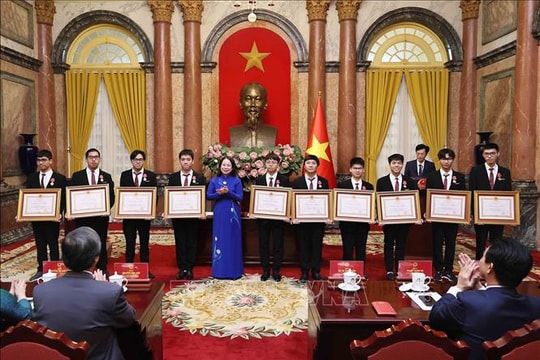 Phó Chủ tịch nước biểu dương các học sinh đạt giải Olympic và Khoa học kỹ thuật quốc tế năm 2024