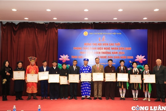 Vinh danh các cá nhân xuất sắc giành Giải thưởng Văn nghệ dân gian năm 2024