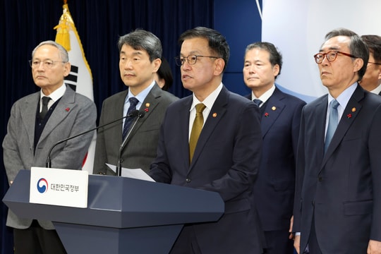 Mỹ theo sát cuộc khủng hoảng tại Hàn Quốc, duy trì khả năng sẵn sàng quân sự