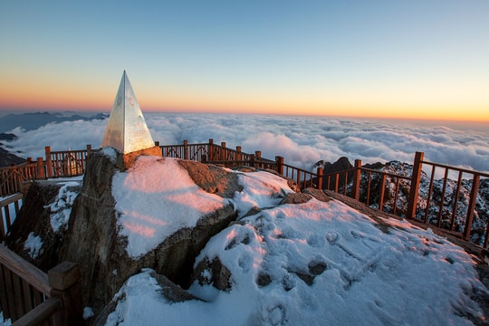 Thu phí tham quan di tích danh lam thắng cảnh núi Fan Si Pan (Sa Pa) và thác Cát Cát