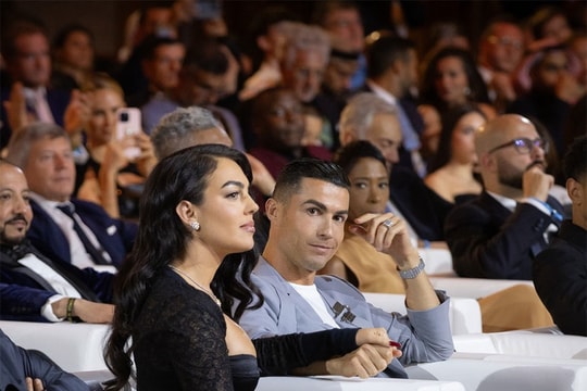 Ronaldo bí mật kết hôn với bạn gái lâu năm