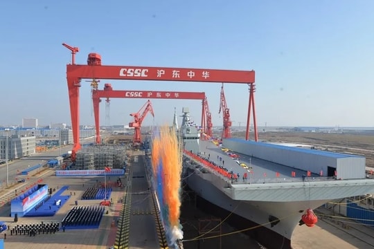 Hải quân Trung Quốc hạ thủy siêu tàu đổ bộ tấn công mới