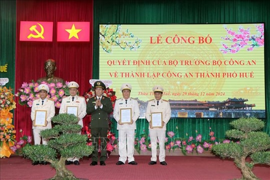 Công bố quyết định thành lập Công an thành phố Huế