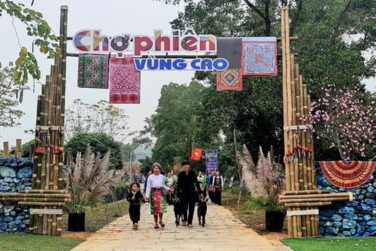 Trải nghiệm phiên chợ vùng cao giữa lòng Thủ đô