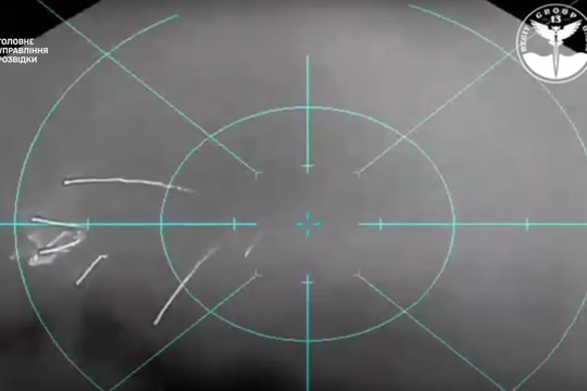 Siêu UAV Ukraine lần đầu đánh bại trực thăng Nga