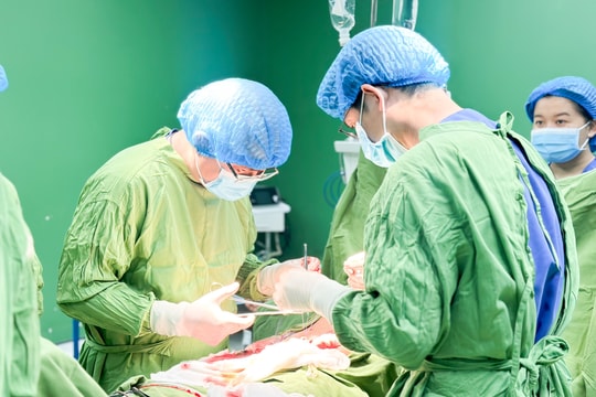 Gia Lai: Cắt bỏ khối u nặng 7kg trong người bệnh nhân U60