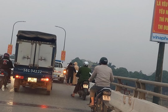 Thanh Hoá: Kịp thời ngăn chặn một cô gái trẻ có ý định nhảy cầu