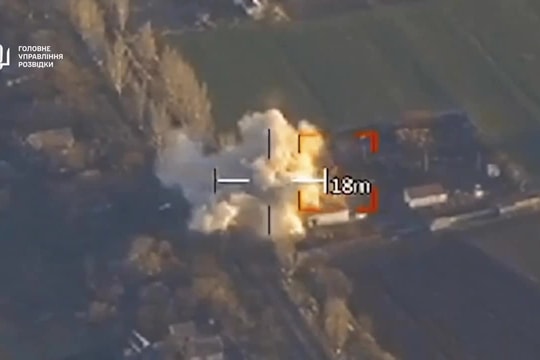 Video Ukraine phá hủy trụ sở quân sự của Nga