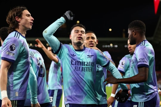 Thắng ngược Brentford, Arsenal trở lại ngôi nhì Ngoại hạng Anh 2024/25