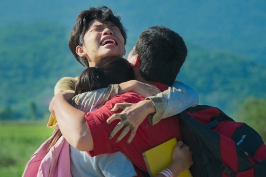 Phim hài Thái lên ngôi, 'Kính vạn hoa' bị cắt gần hết suất chiếu