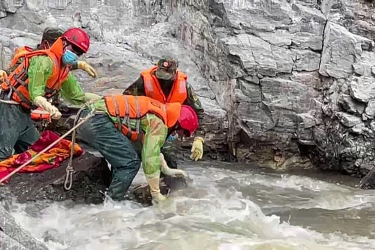 Vụ sập giàn giáo thủy điện ở Kon Tum khiến 5 người gặp nạn: Đã tìm thấy 2 thi thể còn lại