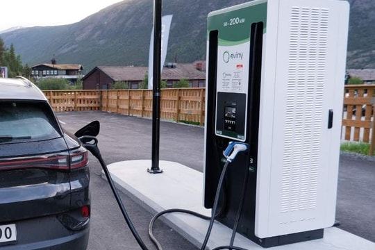 Hầu hết xe mới bán ra trong năm 2024 là xe điện, Na Uy sắp 'xóa sổ' xe xăng